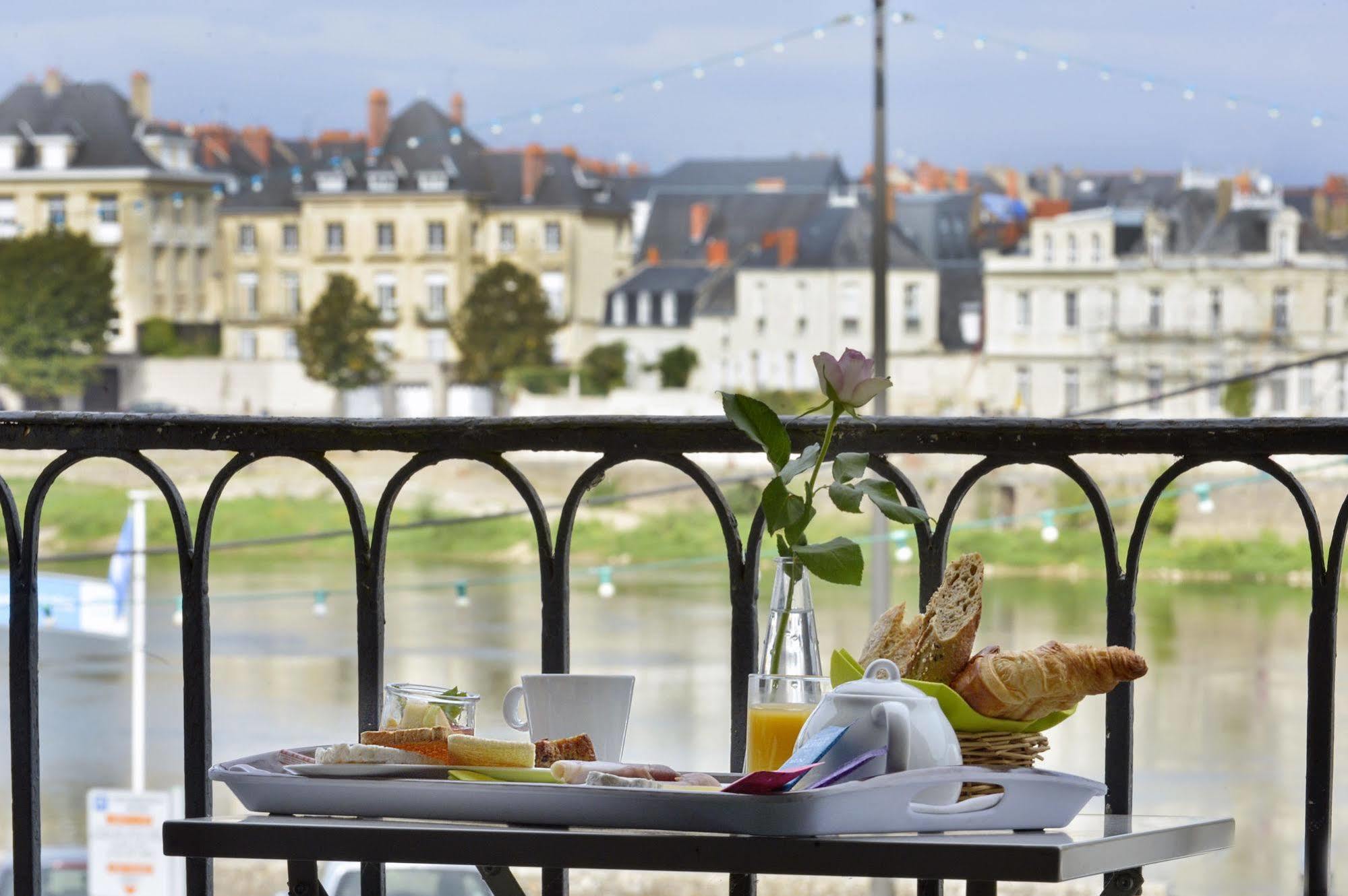 Cristal Hotel Restaurant - Logis Hotels Сомюр Екстер'єр фото